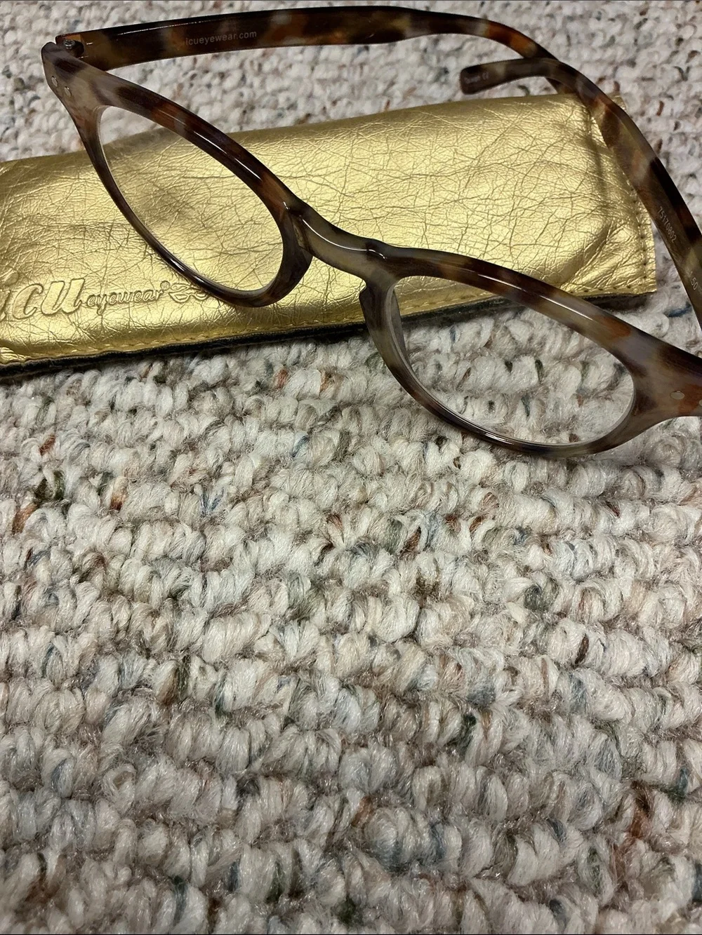 ICU eyewear. Tortoiseshell Reading Glasses with Gold Case. +1.50